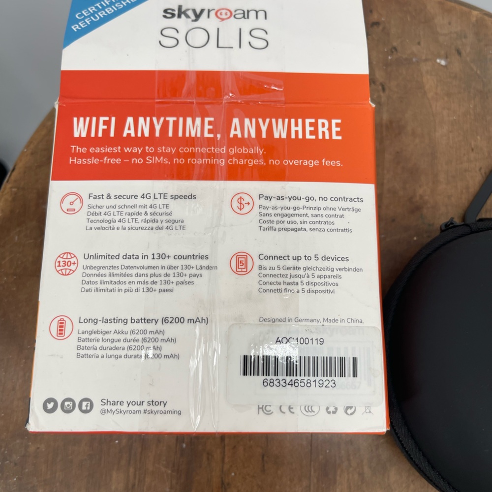 Skyroam Solis Global WiFi Hotspot with Travel Case - Picture 2 of 8